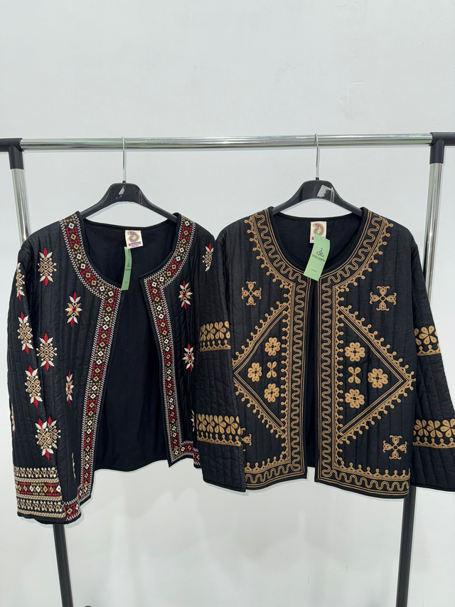 Chaqueta sumitra con bordados 