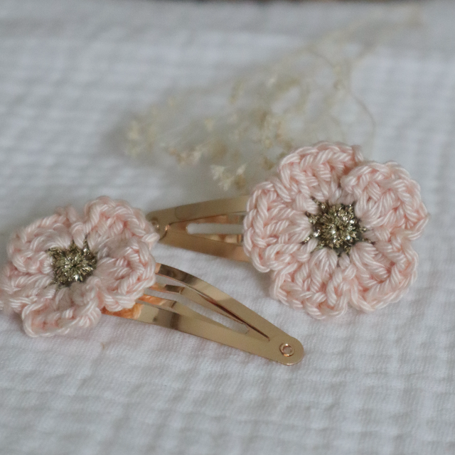 Barrettes fleurs jumelles rose poudré