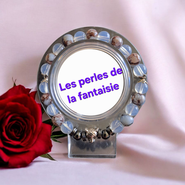 Bracelet perles de verre, perles hématite,breloque centrale léopard