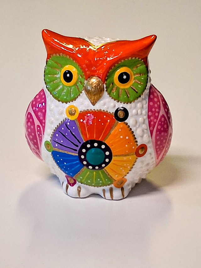 Schnee-Eule handbemalt im Mandala Stil, Figur zur Zimmerdekoration