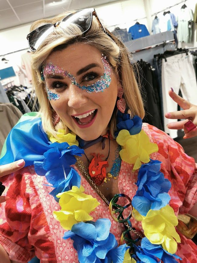 Glitter Bar 2 hrs deposit + £125 due on day