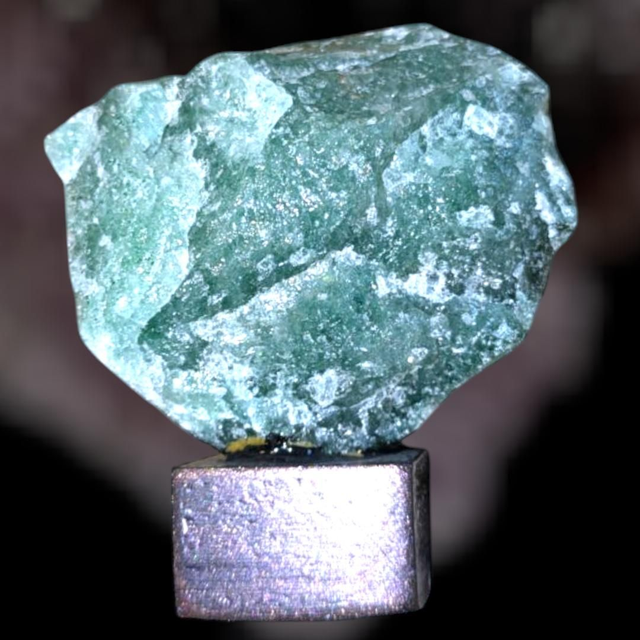 Druse d&#039;Aventurine verte sur pied 