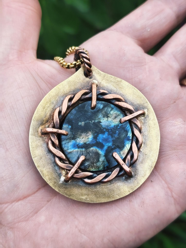 Pendentif Talisman Fleur de Vénus & Labradorite – Pièce Unique Puissante