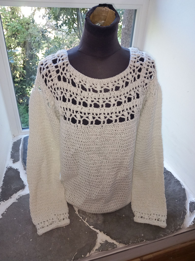 Pull blanc pailleté 