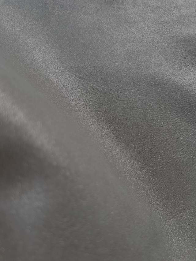 Chute de cuir beige pailleté