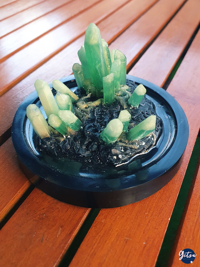 Petite décoration de cristal vert et noir