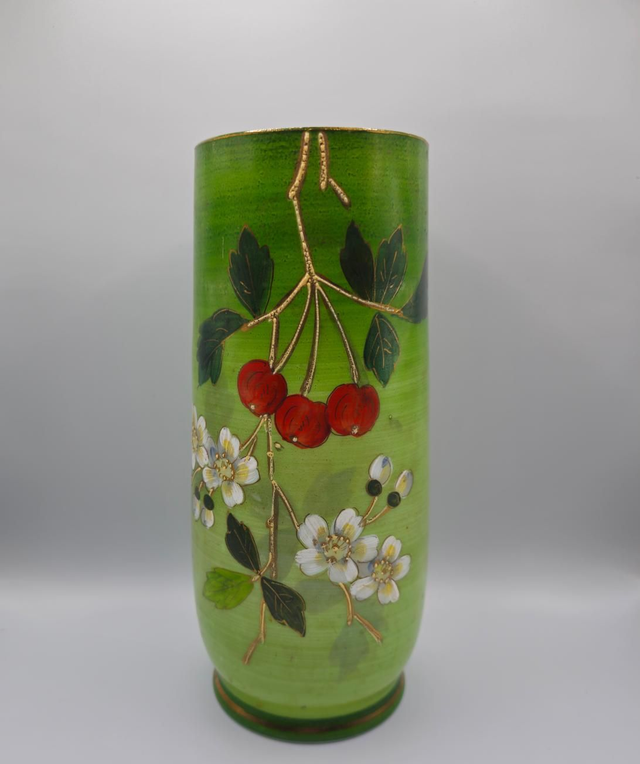 Vase ancien en verre émaillé vert Art Nouveau 