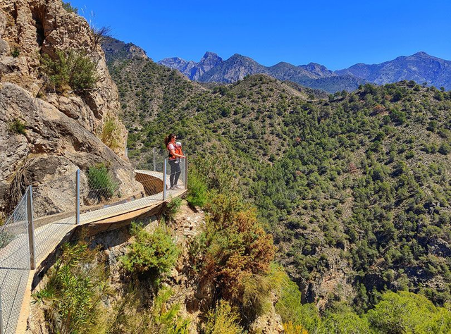 Cerro el Fuerte y Acequia de Lizar (976 m)