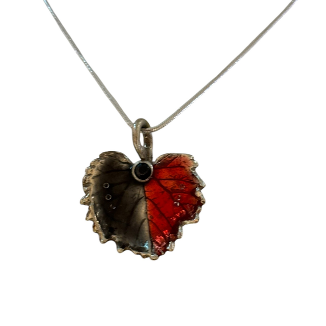 En ROUGE et NOIR Feuille de vigne en argent