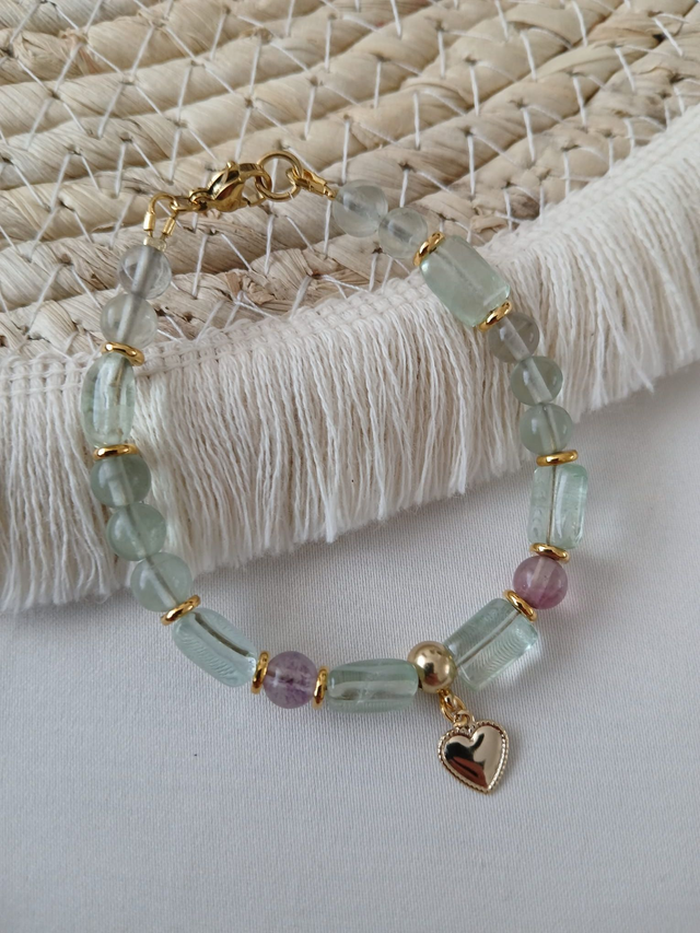 Dames armband Fluoriet met goudkleurig RVS hartje (1.262)