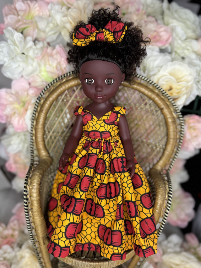 Poupée Habillée d'une Jupe et Haut en Wax Jaune et Rouge Fait main