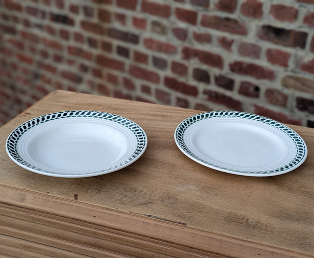 2. Assiette contour vert « Onnaing »