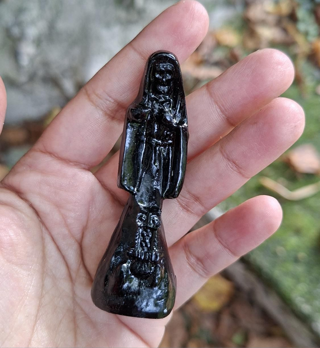 Statuette Santa Muerte noire