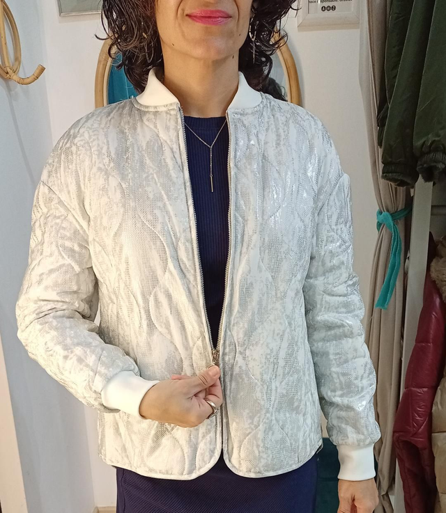 Chaqueta acolchada plateada 