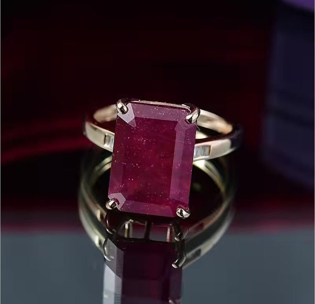 Stunning Natural Mozambique Solitaire Ruby & 9K Yellow Gold Ring.