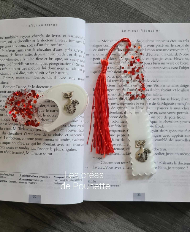Marque-page chat rouge et sa bague de lecture
