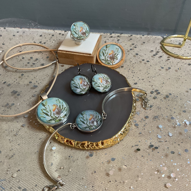 Handmade, coordinated jewellery set. Robin design. Necklace, Bracelet, Earrings, ring and Brooch.