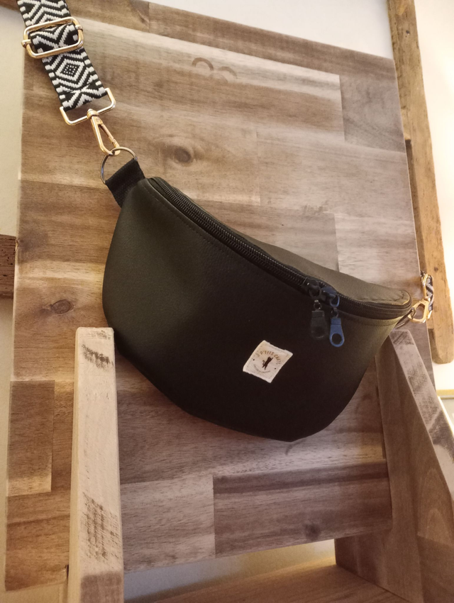 Sac banane simili cuir noir