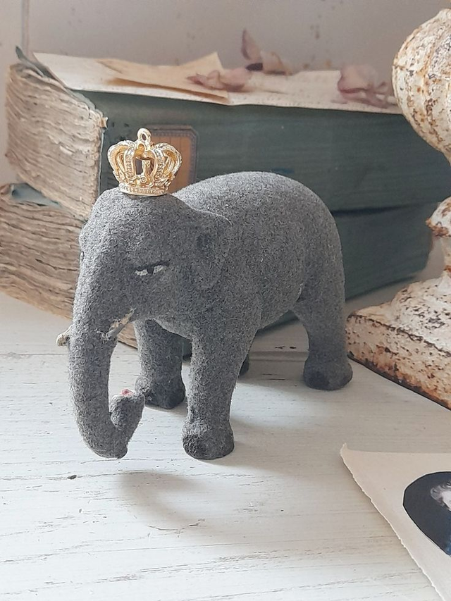 Eléphant ancien en feutrine