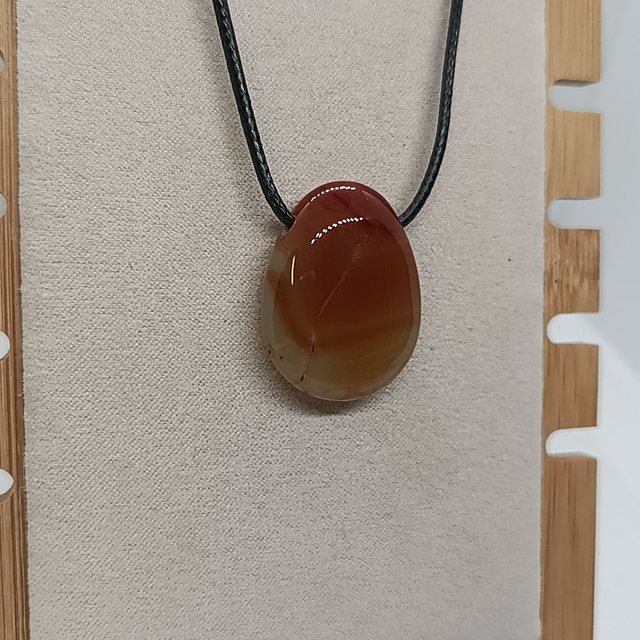 Cornaline / Pendentif Ovale / Pierre Percée