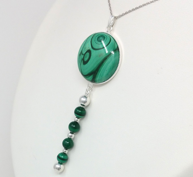COLLIER MALACHITE CABOCHON ROND ET 4 PERLES 42 CM - C147FM