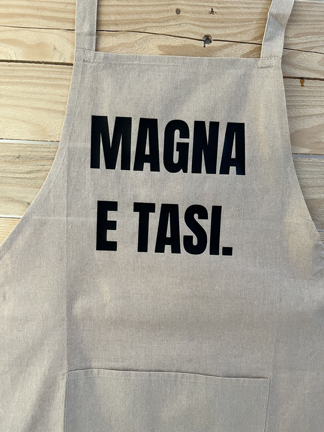 Grembiule "Magna e tasi"