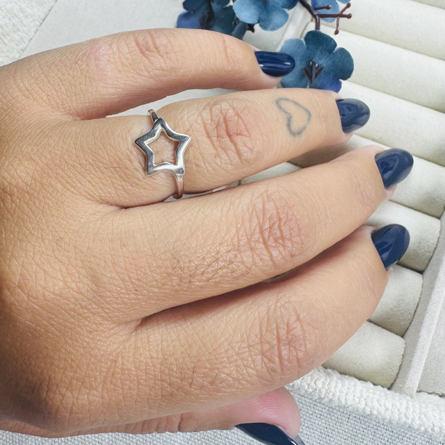 Anel estrela vazada 