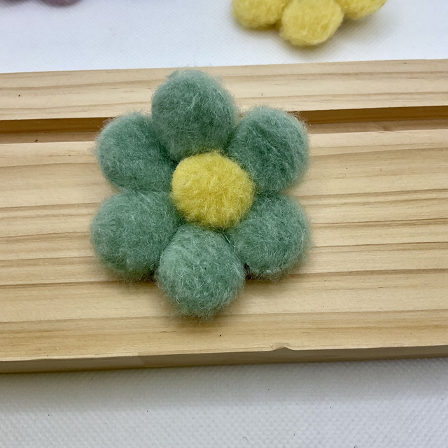 Flower Felt brooches. Different colours available.