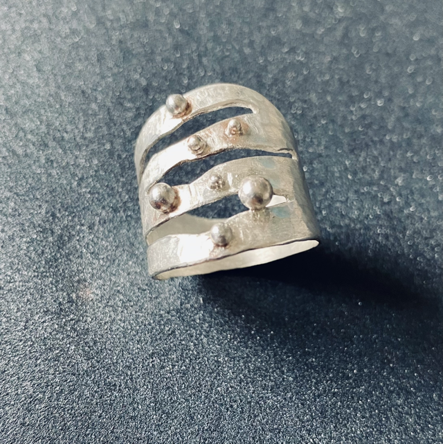 Bague « Ondulations sur le sable » en argent massif