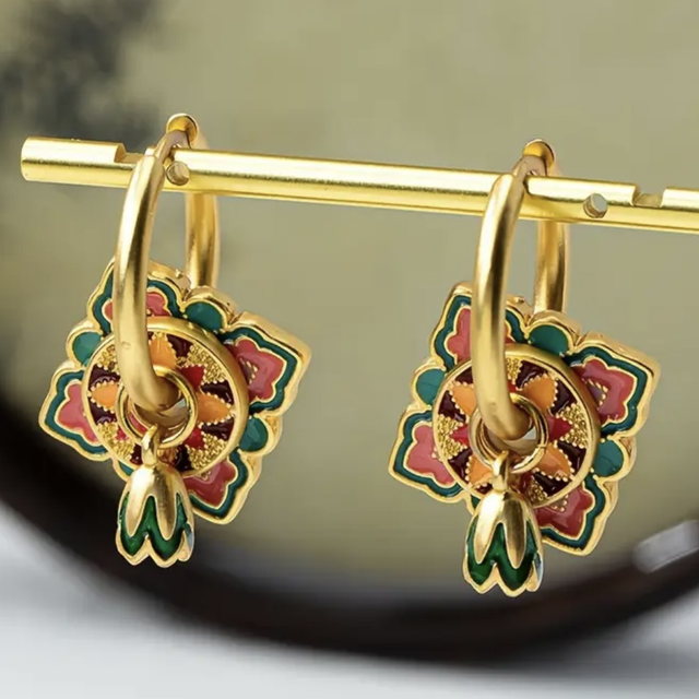 Triple charmed hoops