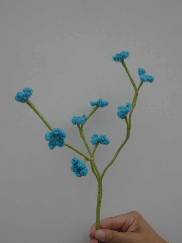 Branche de minis fleurs bleu 