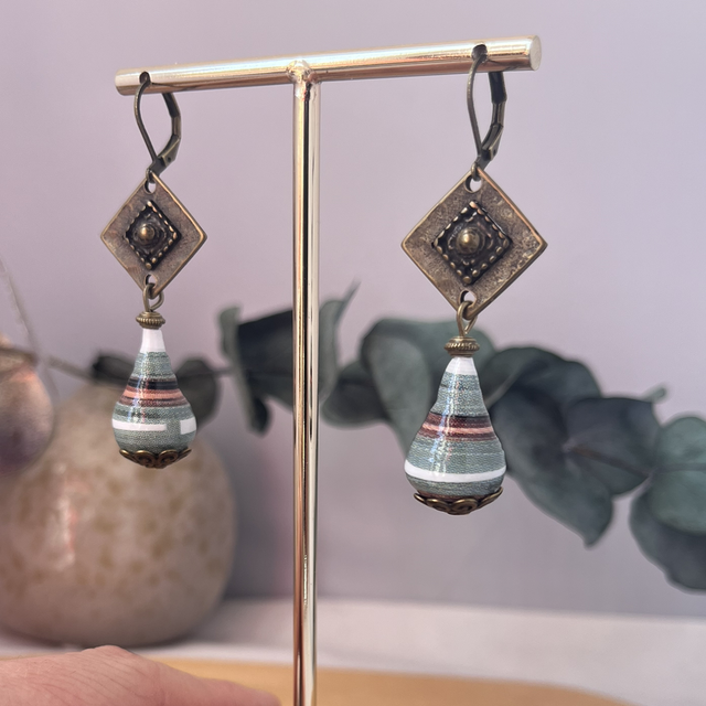 #161 Boucles d’oreilles affiche