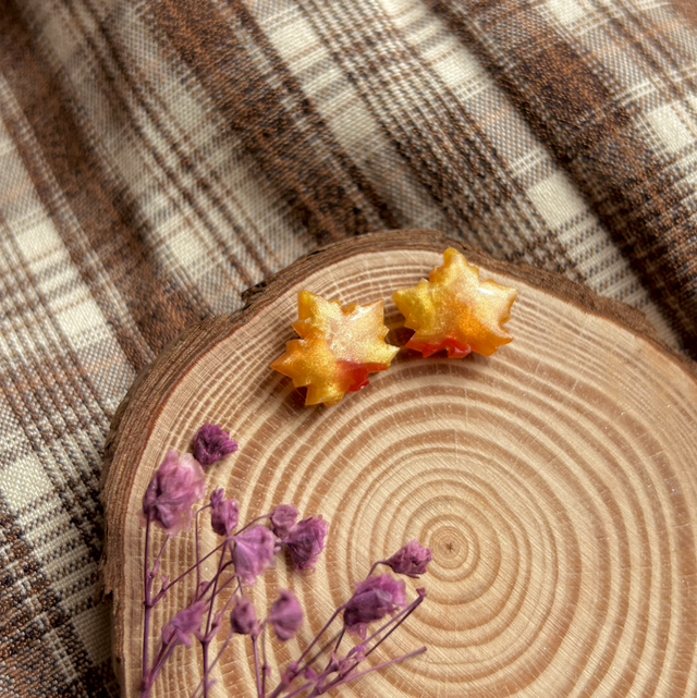 Cosy Autumn - Maple Leaf Studs Style 4