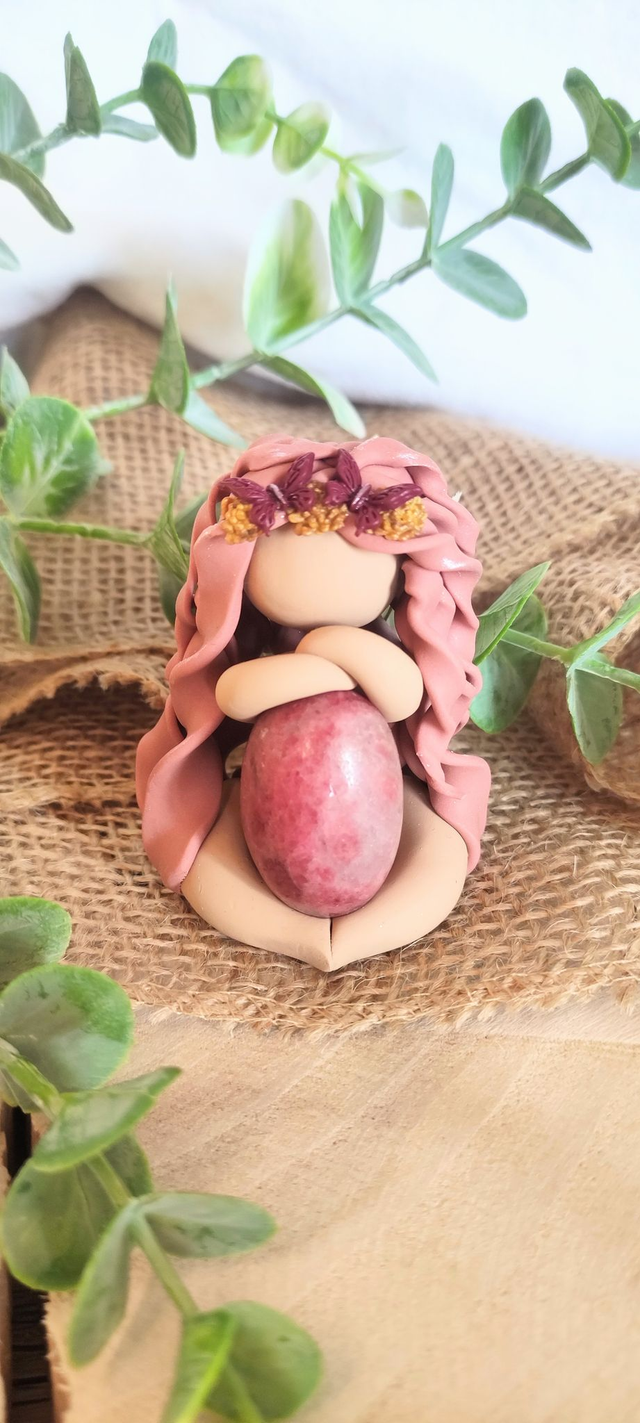 🌸 Gardienne de la Guérison du Cœur – Rhodonite &amp; Couronne aux Papillons Enchantés 🦋