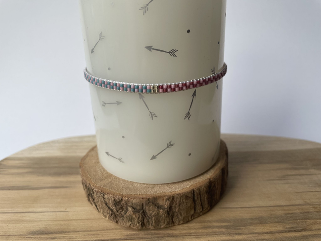 Bracelet fin, deux rangs.