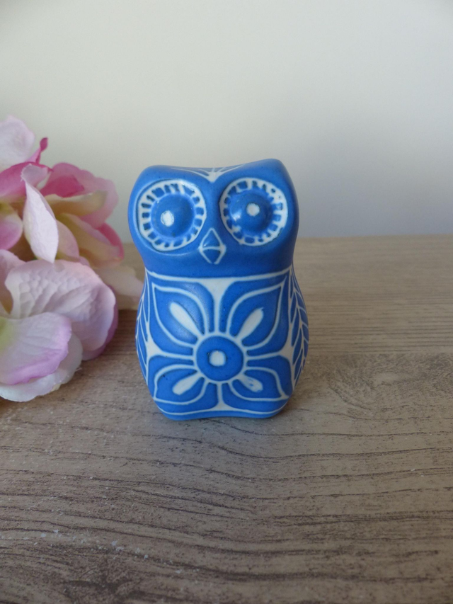Figurine chouette en céramique Pablo Zabal bleue Chili, hibou chilien années 1970, poterie bleue et blanche oiseau, ceramic owl Pablo Zabal