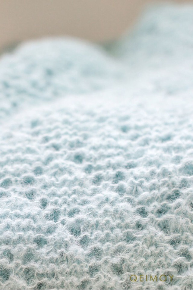 Handgebreid vest met kantpatroon - zeegroen zacht en luxe