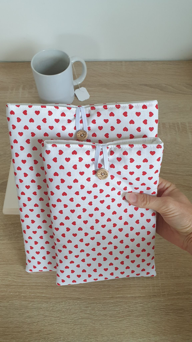 Pochette/ couvre livre petits cœurs rouge