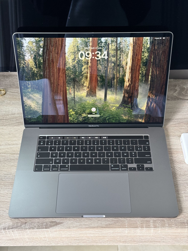 Macbook Pro 16'' + Logiciels 2019 i9 2.4 32G 1T 