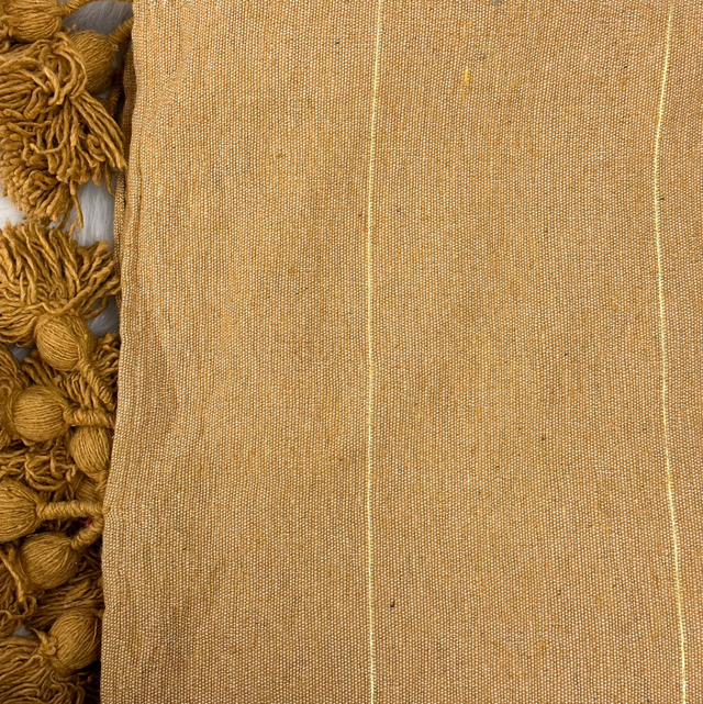 Plaid moutarde et liseré doré