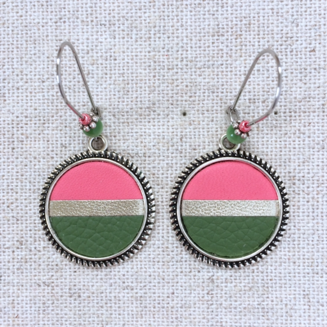 Boucles d’oreilles « Demi-cadence » argentées, cuir rose, champagne et vert