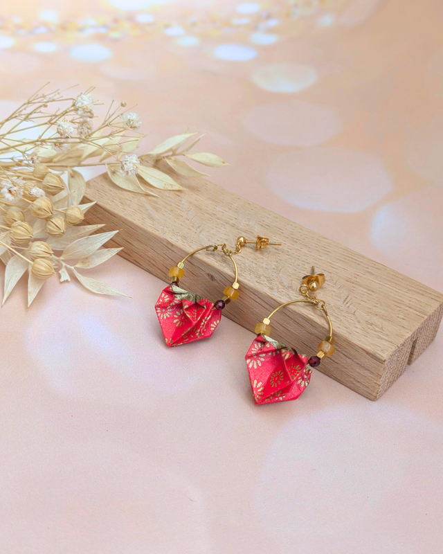 Boucles d'oreilles origami Nymphéa Rouge grenat – Bijou unique et élégant -