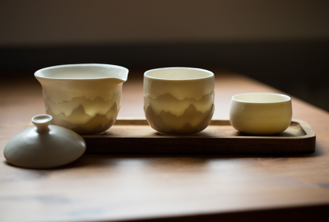 Porcelain Shiboridashi tea set