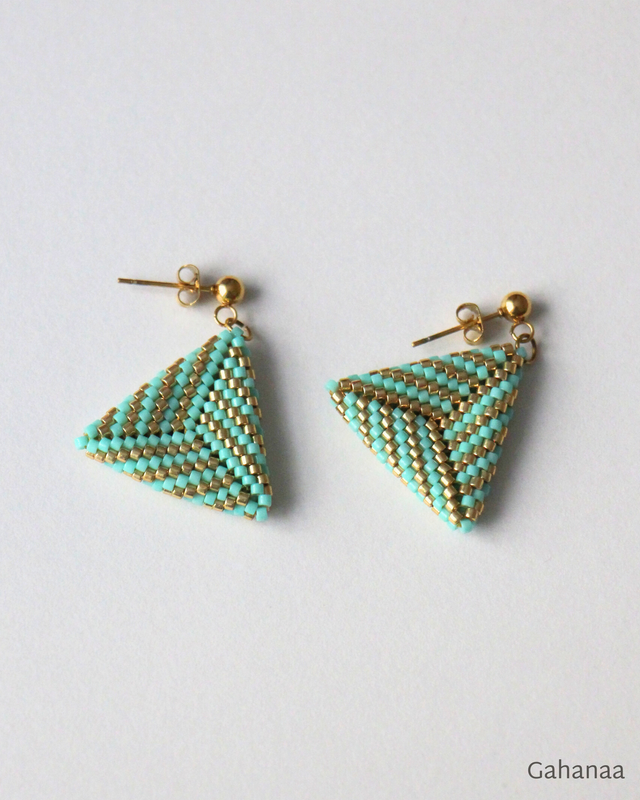 Mathilde, boucles d&#039;oreilles couleur turquoise clair, rayures dorées