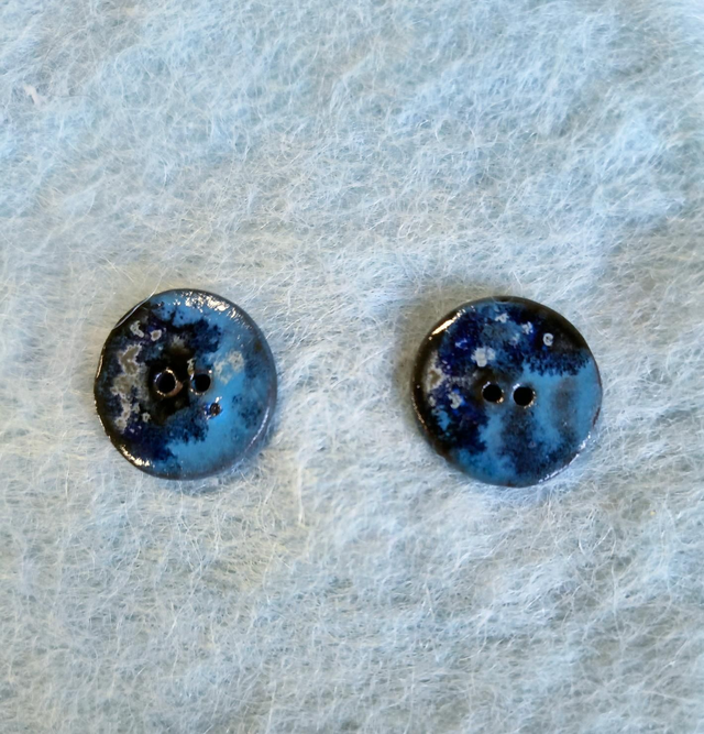 Boutons bleu globe 