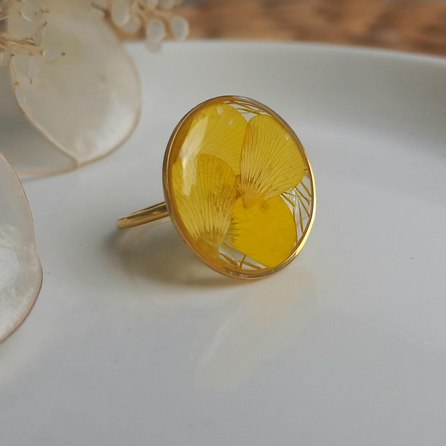 Bague dorée ◦ Fleur de bouton d'or