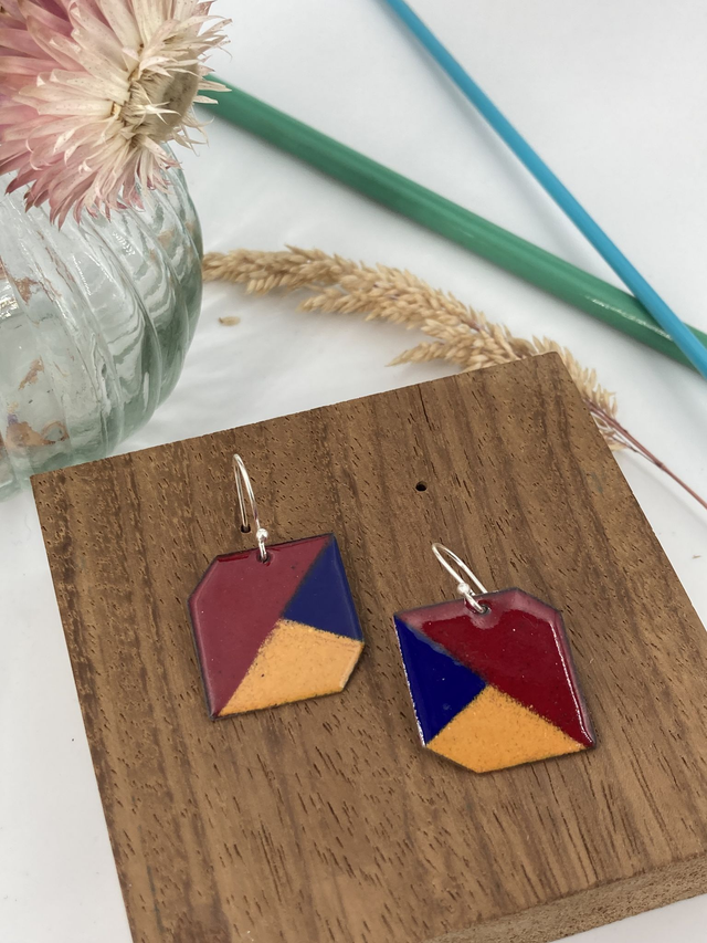 Boucles d&#039;oreilles géométriques Cubes rouge, jaune, bleu |Près du feu 