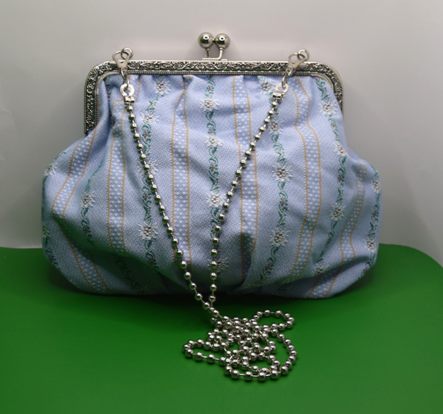 Traditionelles Edelweiss als Bügeltasche in Originalstoff als Tasche oder Necessaire