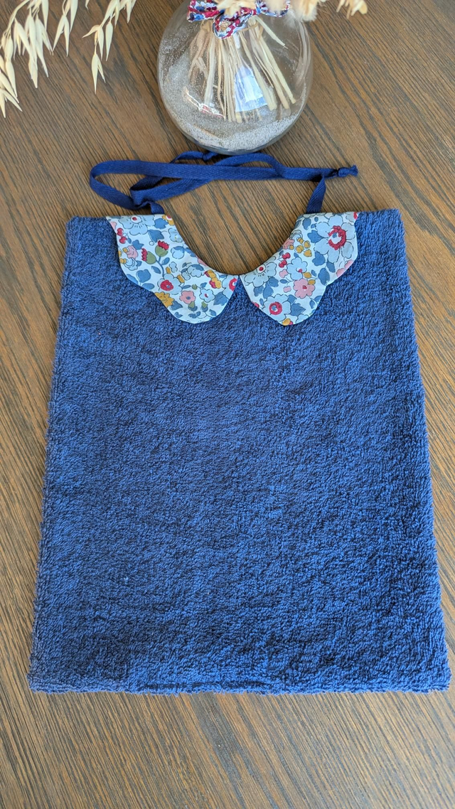 Grand bavoir avec col 