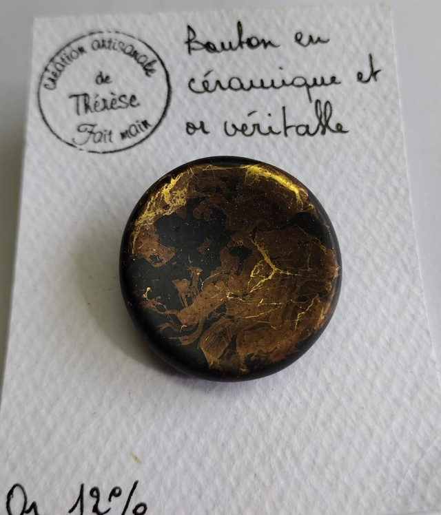 Bouton noir mat et or